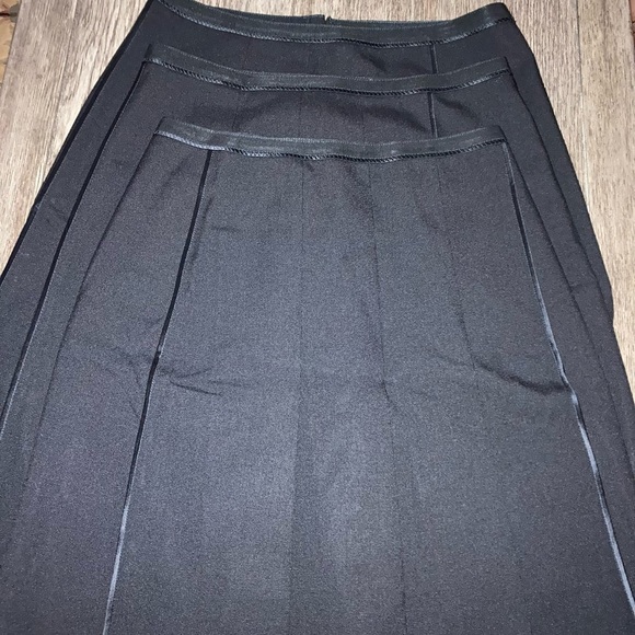 ▪️MARC JACOBS Black Pleated Skirt with Silk trim and accents - Picture 2 of 16